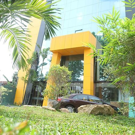 Hotel Kamrel Kurunegala Exteriör bild