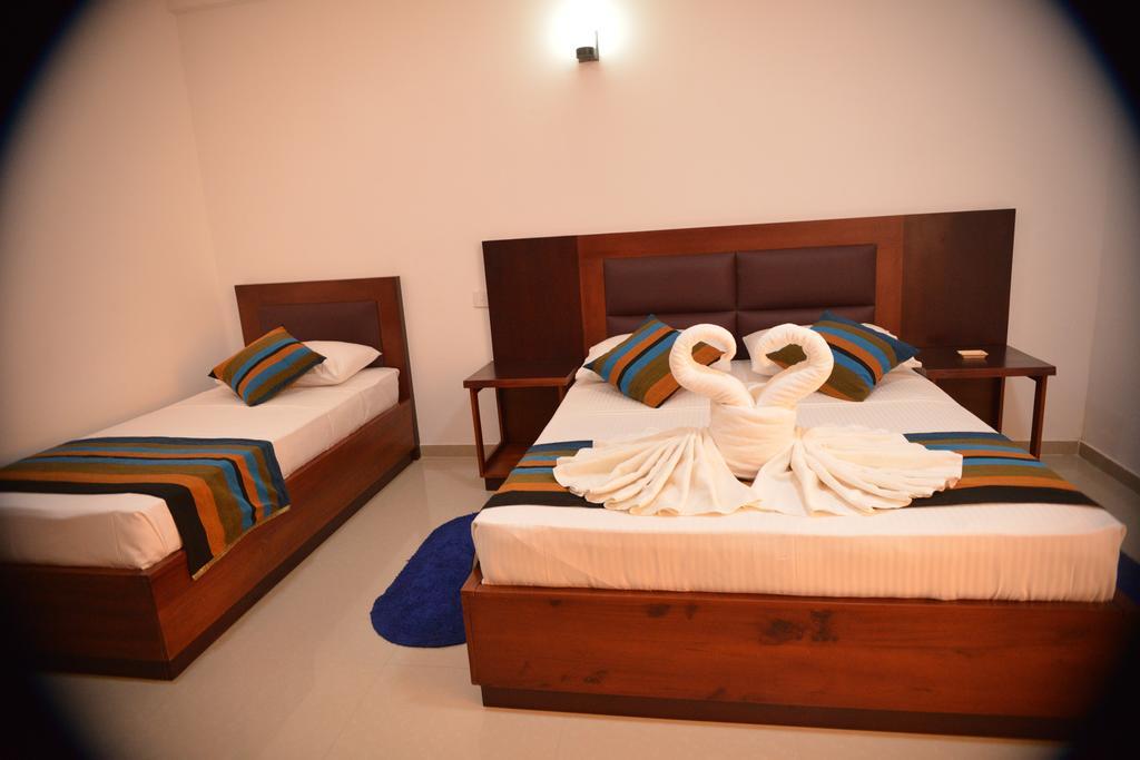 Hotel Kamrel Kurunegala Exteriör bild