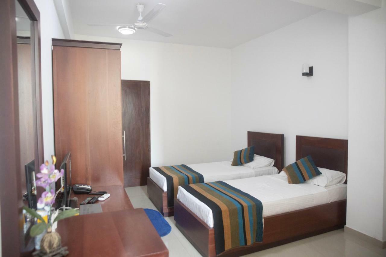 Hotel Kamrel Kurunegala Exteriör bild